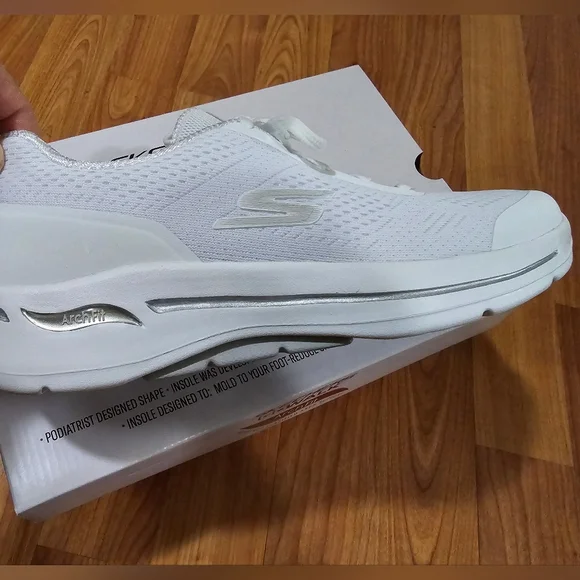 Skechers GO WALK Arch Fit - Motion Breeze Women Shoes - Picture 4 of 15